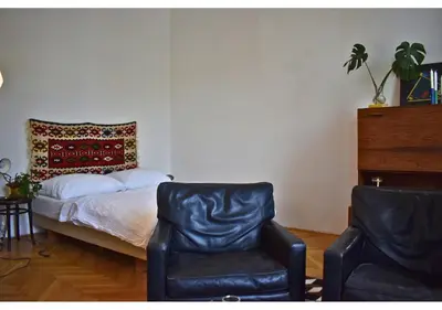Ein Bett oder Betten in einem Zimmer der Unterkunft vintage private rooms - LGBTQ & female friendly