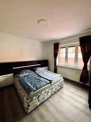 Ein Bett oder Betten in einem Zimmer der Unterkunft Sunlit Apartment with Garden, Next to Station, Vienna