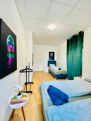 Ein Bett oder Betten in einem Zimmer der Unterkunft Simple Private Rooms in 3-Bedroom Apartment Near Train Station