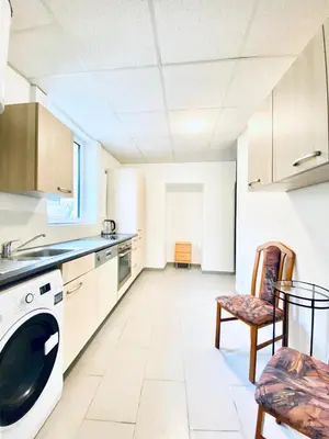 Küche/Küchenzeile in der Unterkunft Simple Private Rooms in 3-Bedroom Apartment Near Train Station