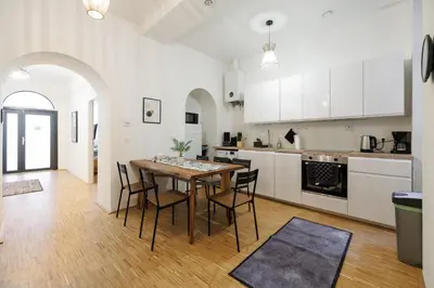 Küche/Küchenzeile in der Unterkunft 86 sqm with private courtyard - 3 Bedrooms