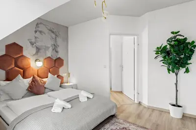 Ein Bett oder Betten in einem Zimmer der Unterkunft Modern City-View Stay in the Heart of Vienna