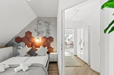 Ein Bett oder Betten in einem Zimmer der Unterkunft Modern City-View Stay in the Heart of Vienna