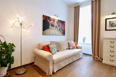 Ein Sitzbereich in der Unterkunft Bright & Chic Downtown Hideaway
