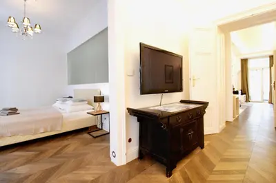 TV/Unterhaltungsangebot in der Unterkunft Urban Oasis in Neubau with Cozy Fireplace