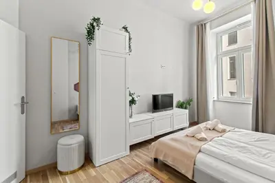 Ein Bett oder Betten in einem Zimmer der Unterkunft Elegant Room Near Prater & City Center