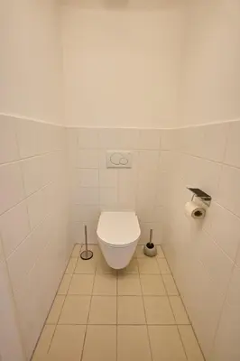 Ein Badezimmer in der Unterkunft Klimatisiertes Dachgeschoss Metro Nähe