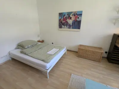 Ein Bett oder Betten in einem Zimmer der Unterkunft Cosy room in shared apartment with balcony