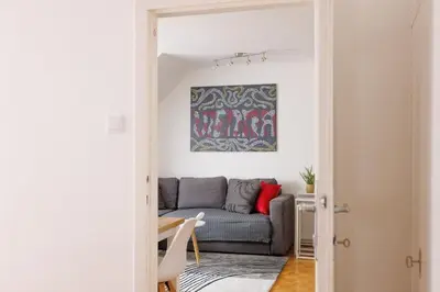 Ein Sitzbereich in der Unterkunft #LiveLikeALocal Nestroyplatz Apartment near center