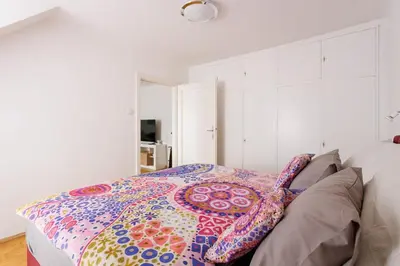 Ein Bett oder Betten in einem Zimmer der Unterkunft #LiveLikeALocal Nestroyplatz Apartment near center