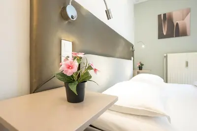 Ein Bett oder Betten in einem Zimmer der Unterkunft Stay Well Studio with Queen-Size K3