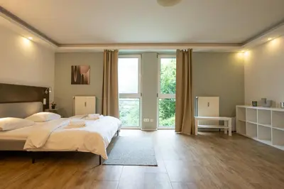 Ein Bett oder Betten in einem Zimmer der Unterkunft Stay Well Studio with Queen-Size K3