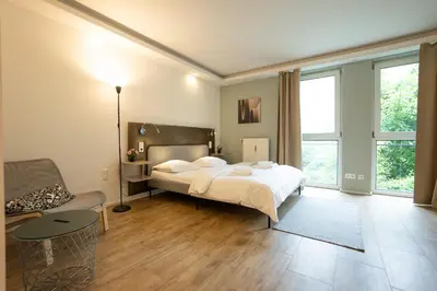 Ein Bett oder Betten in einem Zimmer der Unterkunft Stay Well Studio with Queen-Size K3