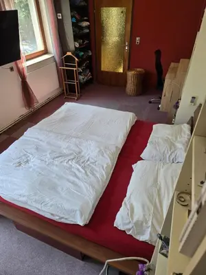 Ein Bett oder Betten in einem Zimmer der Unterkunft House with good connection