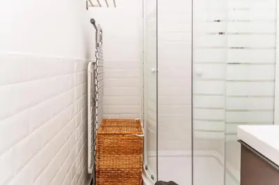 Ein Badezimmer in der Unterkunft Deluxe New Studio l 10 Min walk to Centre