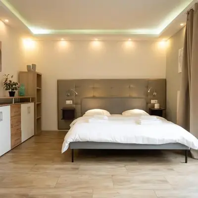 Studio with Queen-Size Bed K4