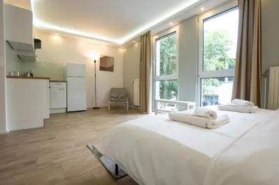 Ein Bett oder Betten in einem Zimmer der Unterkunft Modern Studio with Queen-Size Bed, Self Check-in K5