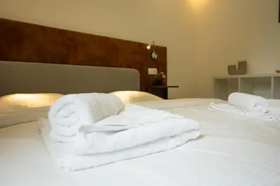 Ein Bett oder Betten in einem Zimmer der Unterkunft Modern Studio with Queen-Size Bed, Self Check-in K5