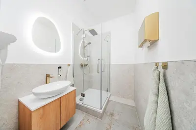 Ein Badezimmer in der Unterkunft District One - Hideaway Hostel