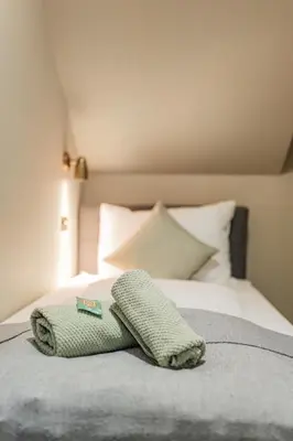 Ein Bett oder Betten in einem Zimmer der Unterkunft District One - Hideaway Hostel