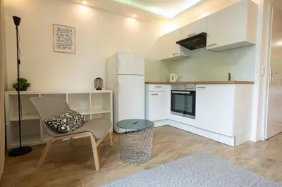 Küche/Küchenzeile in der Unterkunft EasyStay Studio with Queen-Size Bed, Self Check-in K6