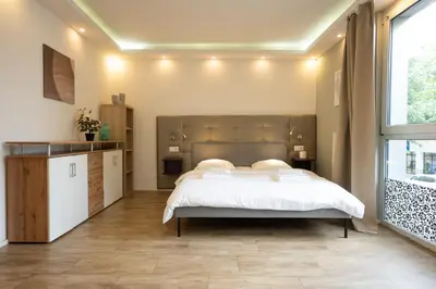Ein Bett oder Betten in einem Zimmer der Unterkunft EasyStay Studio with Queen-Size Bed, Self Check-in K6