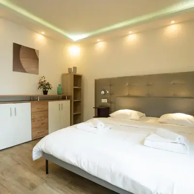 EasyStay Studio with Queen-Size Bed