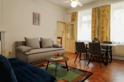 Ein Sitzbereich in der Unterkunft Heritage Apartments in Historical Musician Residence of Josef Klein