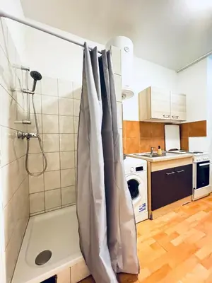 Küche/Küchenzeile in der Unterkunft Modern 1-Bedroom Apartment for 3, 15 Minutes from Augarten