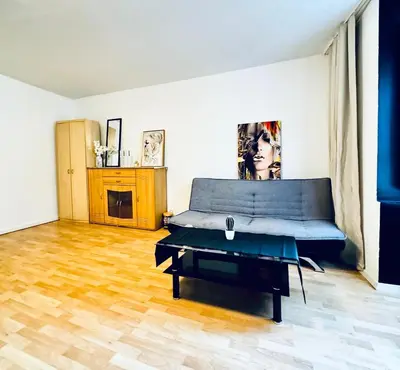 Ein Sitzbereich in der Unterkunft Cozy 1BR Apartment, 15 Min from Augarten