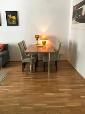 Ein Sitzbereich in der Unterkunft Gemütliche ruhige Altbauwohnung Nähe Hauptbahnhof und City