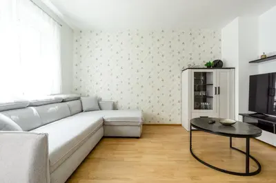 TV/Unterhaltungsangebot in der Unterkunft Apartment in quiet Area with Balcony and Parking, Walking distance to U1 Metro