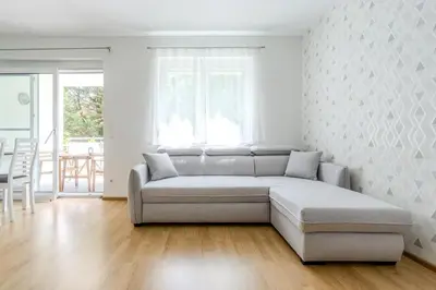 Ein Sitzbereich in der Unterkunft Apartment in quiet Area with Balcony and Parking, Walking distance to U1 Metro