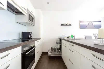 Küche/Küchenzeile in der Unterkunft Apartment in a green location with Parking & Balcony, Walking distance to U1 Metro