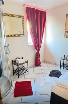 Ein Bett oder Betten in einem Zimmer der Unterkunft Stundenzimmer-sollenau - Mini Motel