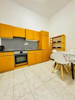 Küche/Küchenzeile in der Unterkunft Affordable Apartment, 4 Minutes from Stadthalle and U6 Metro