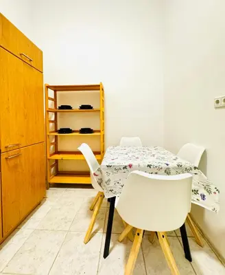 Grundriss der Unterkunft Affordable Apartment, 4 Minutes from Stadthalle and U6 Metro