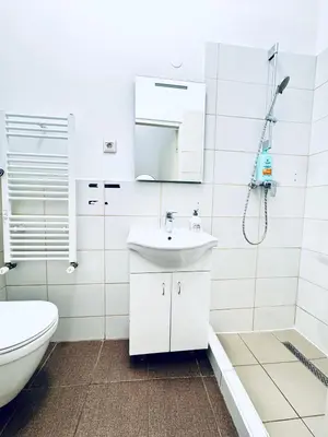Ein Badezimmer in der Unterkunft Studio with Kitchen, 7 Minutes from Ottakring