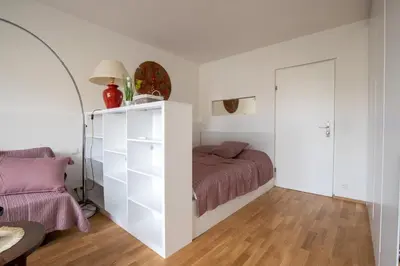 Ein Bett oder Betten in einem Zimmer der Unterkunft Modern 1BR Vienna Getaway near tram