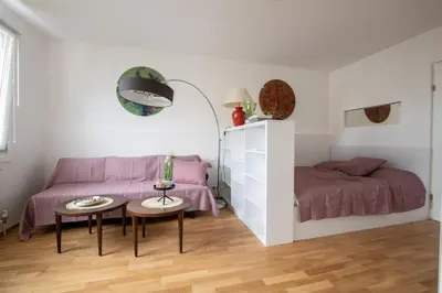 Ein Sitzbereich in der Unterkunft Modern 1BR Vienna Getaway near tram