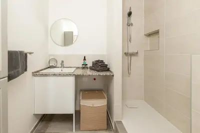 Ein Badezimmer in der Unterkunft Modern 1BR Vienna Getaway near tram