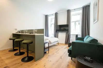 Ein Bett oder Betten in einem Zimmer der Unterkunft Modern stay with king-size bed Self check-in