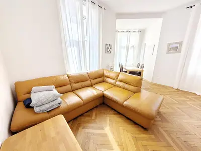 Ein Sitzbereich in der Unterkunft Charming Stay - Close to Vienna Attractions MZ17a