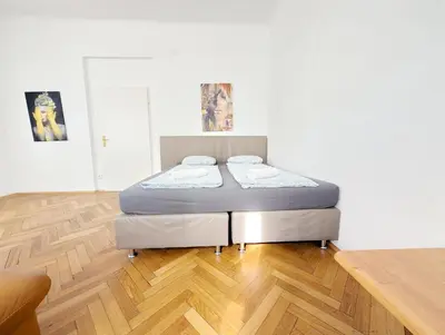 Ein Bett oder Betten in einem Zimmer der Unterkunft Charming Stay - Close to Vienna Attractions MZ17a