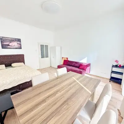 Charming Stay - Close to Vienna Attractions MZ18