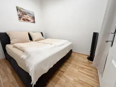 Ein Bett oder Betten in einem Zimmer der Unterkunft 2 Bedroom Apartments, near Belvedere, Equipped Kitchen, no Elevator 4th Floor