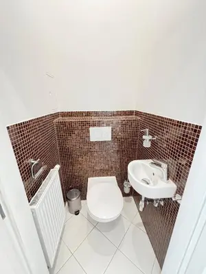 Ein Badezimmer in der Unterkunft 2 Bedroom Apartments, near Belvedere, Equipped Kitchen, no Elevator 4th Floor