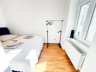 Ein Bett oder Betten in einem Zimmer der Unterkunft 2 Bedroom Apartments, near Belvedere, Equipped Kitchen, no Elevator 4th Floor