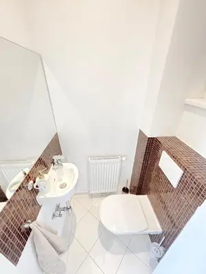 Ein Badezimmer in der Unterkunft 2 Bedroom Apartments, near Belvedere, Equipped Kitchen, no Elevator 4th Floor
