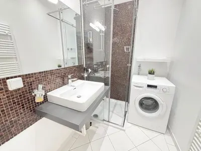 Ein Badezimmer in der Unterkunft 2 Bedroom Apartments, near Belvedere, Equipped Kitchen, no Elevator 4th Floor
